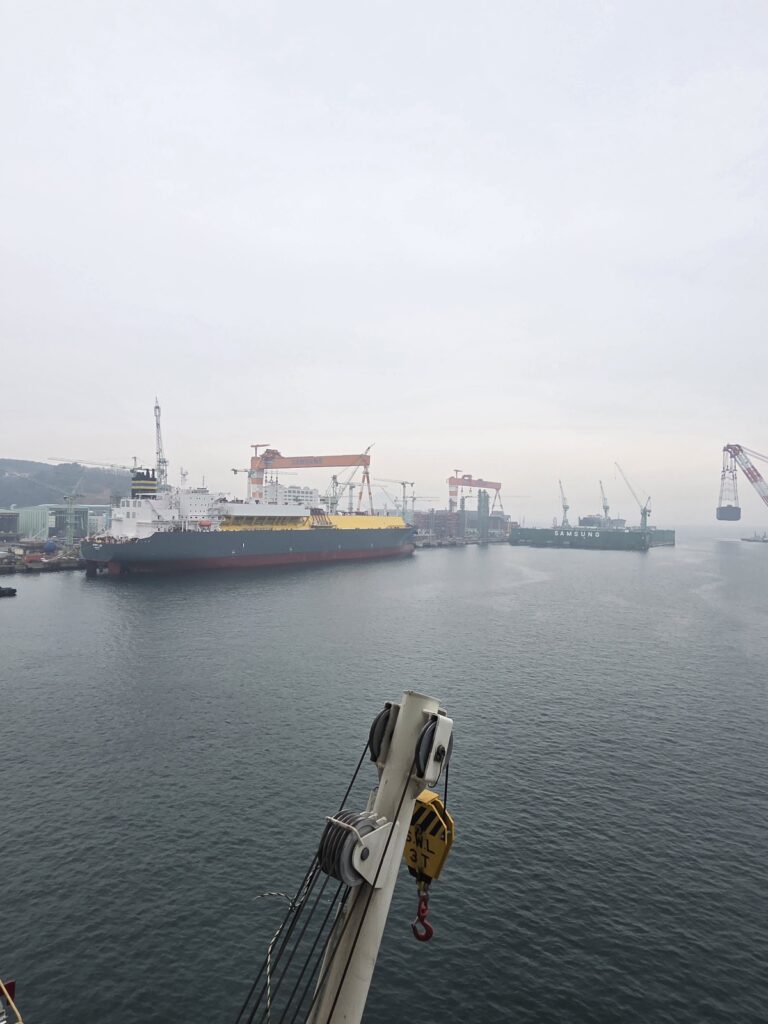 How to Use AI Tools for Blogging After a Physical 9-to-5 Job